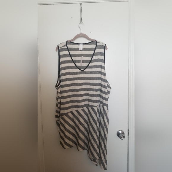 *NWT* LIVI Tie-Hem Tank - Picture 3 of 7